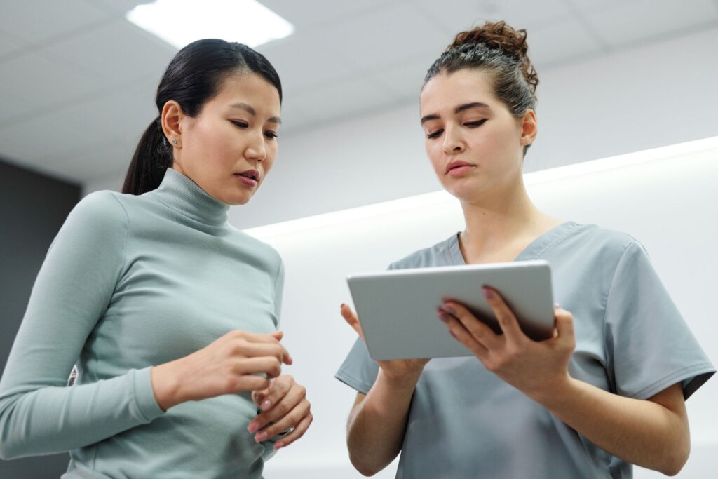 Korean nursing student reviewing Next Generation NCLEX case study chart and clinical judgment notes